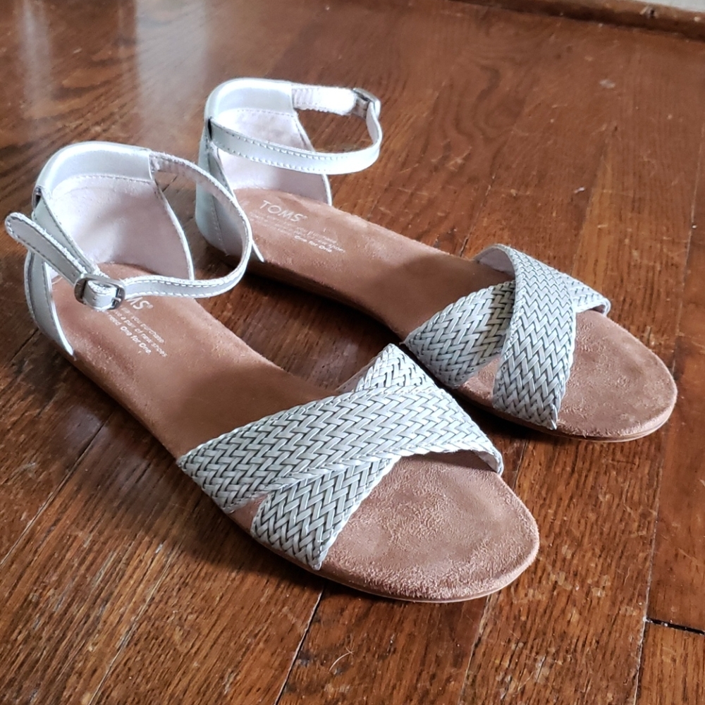 Like New - Toms Silver Flat Sandals